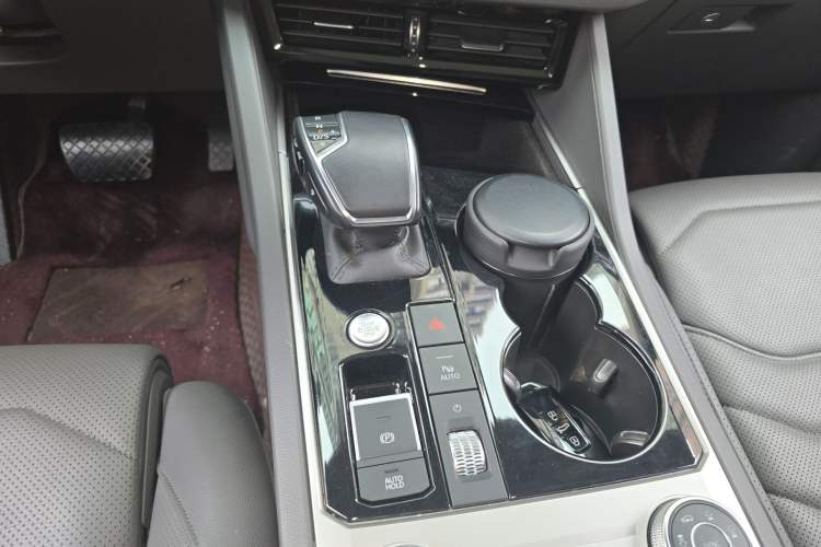 Used Volkswagen Touareg 2022 3.0 TSI Luxury Edition Black Diamond Sport Package
