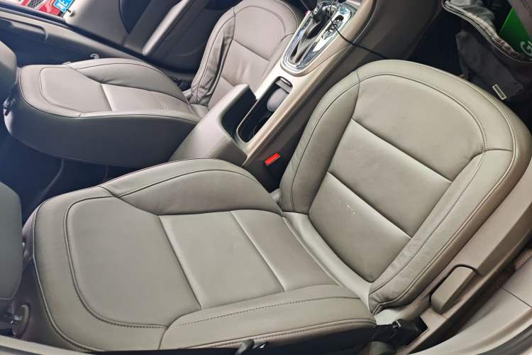 Used Chevrolet Malibu 2014 2.0L Automatic Luxury Edition Right Front Seat