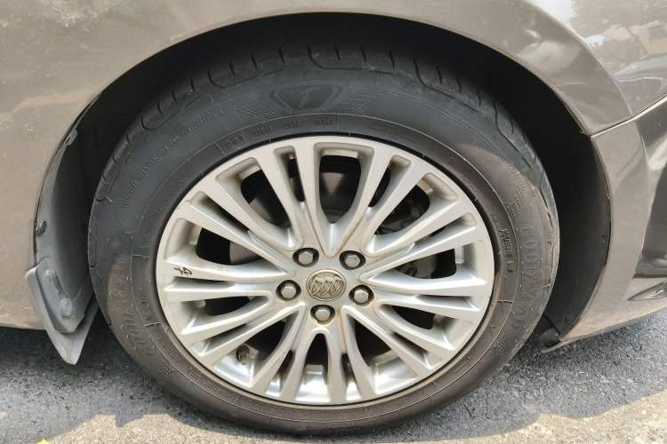 Used Buick GT 2016 15N Automatic Elite Edition Right Front Wheel Hub