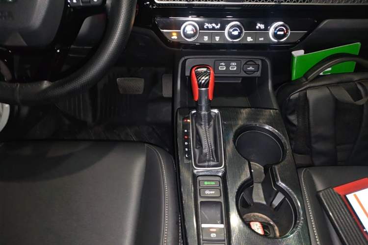 Used Honda Civic 2023 240TURBO CVT Dynamic · Center Stage Special Edition