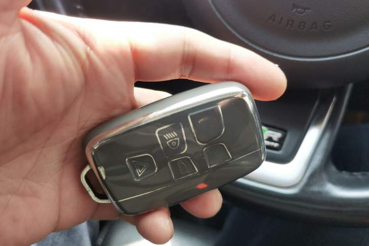 Used Jaguar F-PACE 2016 2.0T Two-Wheel Drive Urban Luxury Edition
