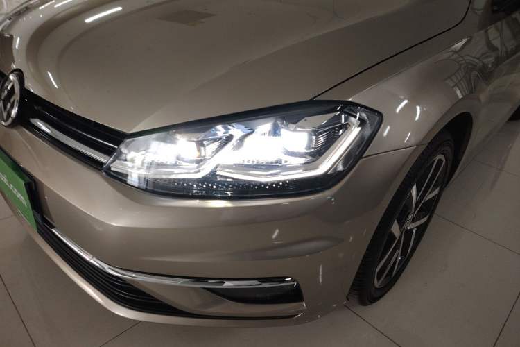 Used Volkswagen Golf 2018 230TSI Automatic Luxury Version Left Front Headlight