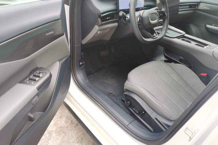 Used Lynk & Co 07 2024 EM-P 126 Long-Range Ultra
