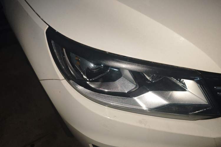 Used Volkswagen Tiguan 2016 300TSI Automatic Two-Wheel Drive Comfort Edition Right Front Headlight