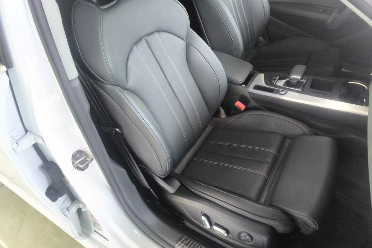 Used Audi A4L 2024 40 TFSI Fashion Dynamic Model Right Front Seat