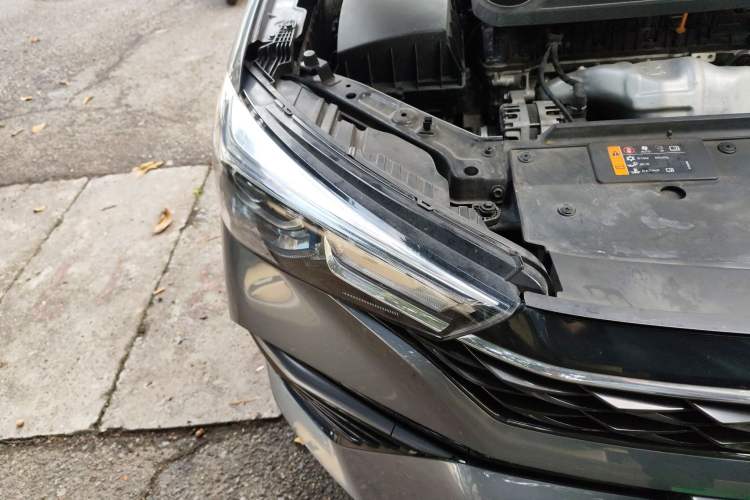 Used Roewe i5 2021 1.5L CVT Diamond Edition Right Front Headlight