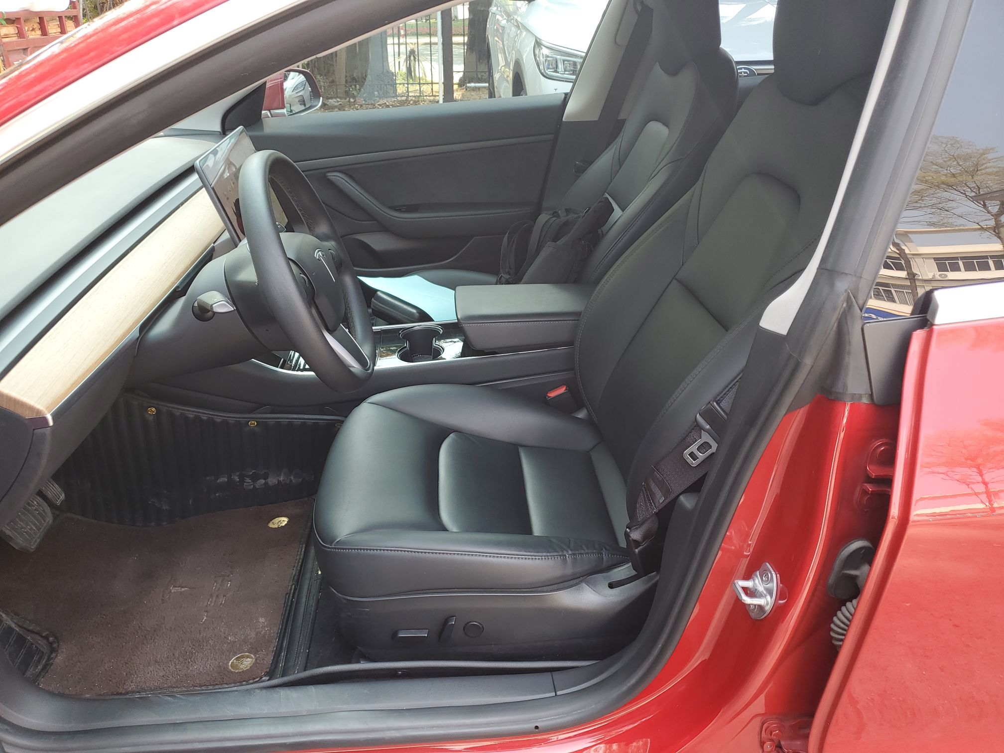 Переднее сиденье в автомобиле