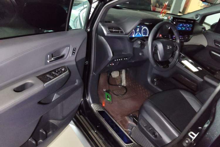 Used Toyota Granvia 2023 2.5L Hybrid Flagship VIP Edition Driver Seat