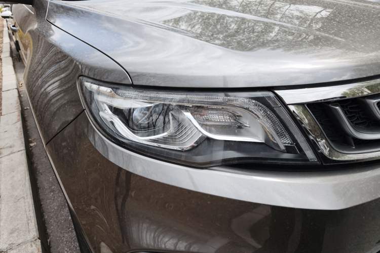 Used Geely Auto Emgrand X7 Sport 2018 1.8TD Automatic Two-Wheel Drive ZhiZun Model with 4G Connectivity
