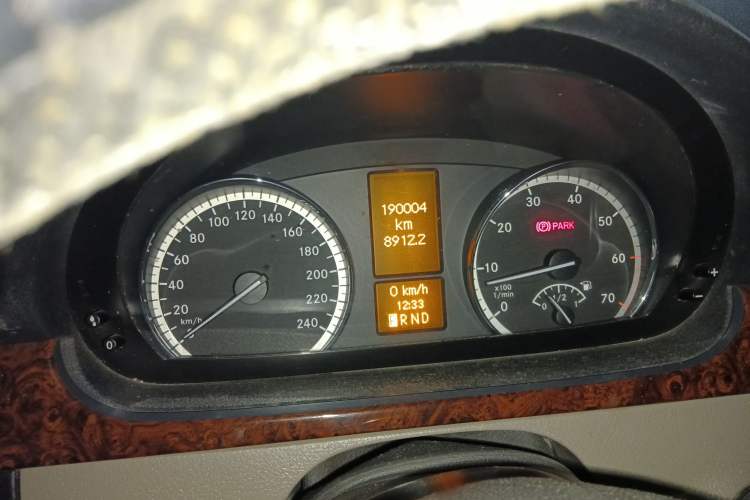 Used Mercedes-Benz Viano 2012 2.5L Hospitality Edition Odometer Close Up