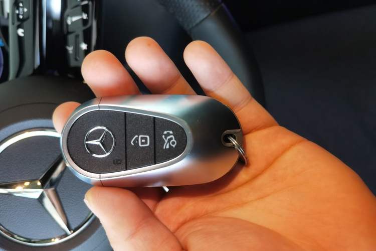 Used Mercedes-Benz C-Class 2024 Facelifted C-Class 260 L Night Edition Sports Version Vehicle Key