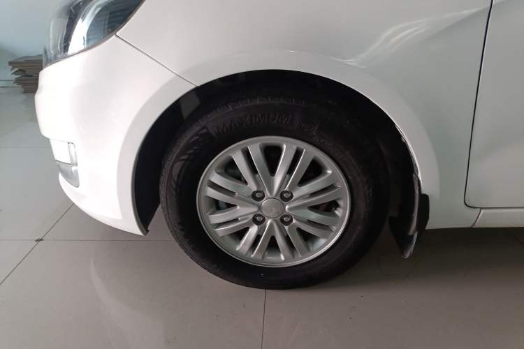 Used Kia K2 2012 Sedan 1.4L Automatic GLS Commemorative Edition Left Front Wheel Hub