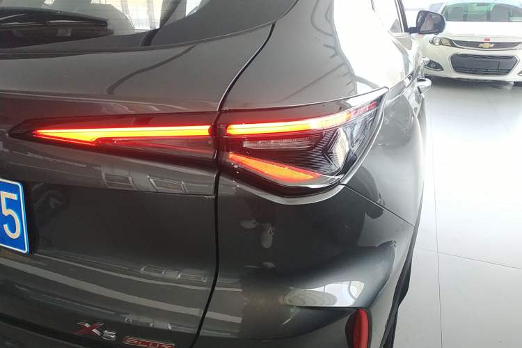 Used CHANGAN X5 PLUS 2024 1.5T DCT ZhiZun Version Right Rear Taillight