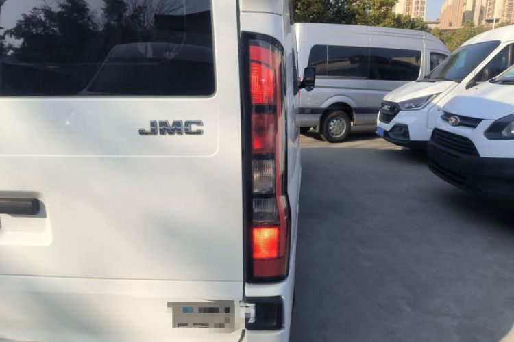 Used JMC Fushun 2023 2.0T Automatic Mid-axle Mid-roof Business-Class 9-Seater