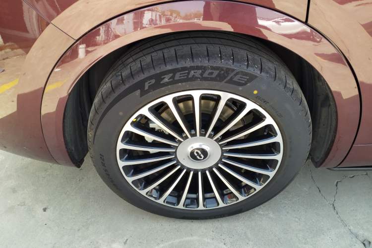 Used Hima AITO M8 2025 Extended-Range Ultra Version 53.4 kWh 5-Seater Edition
