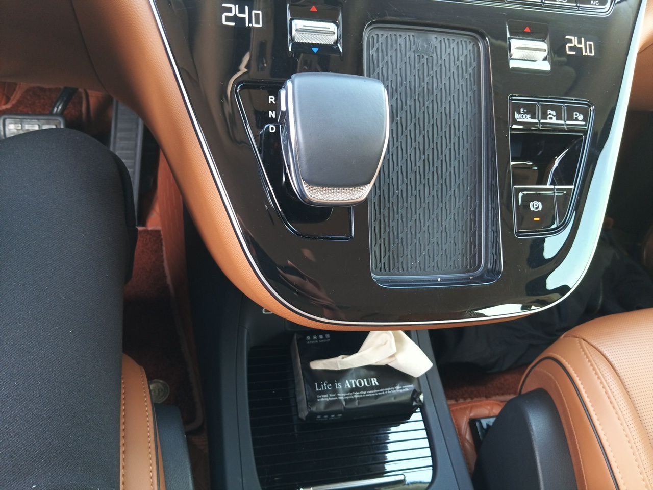 Hongqi HQ9 PHEV 2024 2.0T Four-Wheel Drive Flagship Edition — снимка 11