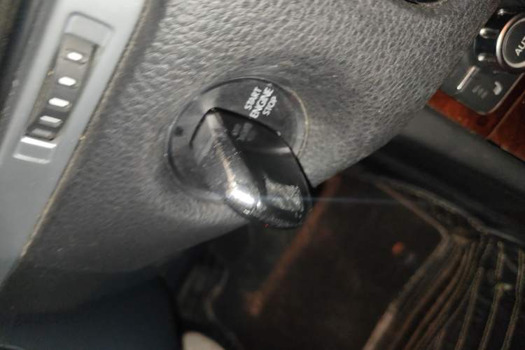 Used Volkswagen Touareg 2011 3.0 TSI Standard Version
