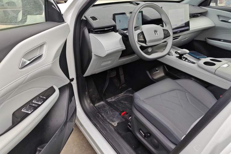 Used Changan UNI-Z New Energy 2024 Blue Whale Smart Electric iDD 125km Beyond Edition