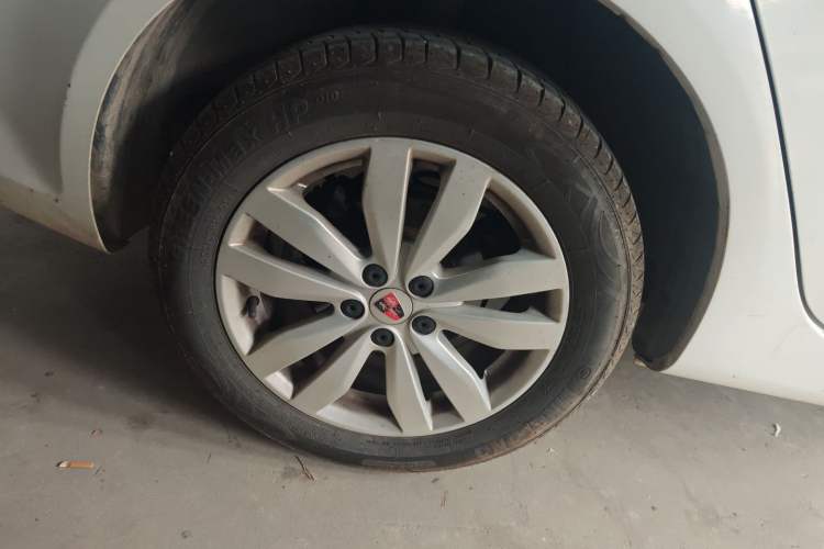 Used Roewe 350 2015 1.5L Automatic Luxury Sunroof Edition
