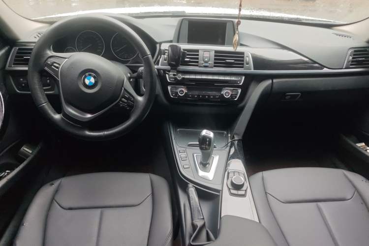 Used BMW 3 Series 2017 320Li Fashion Model Center Console