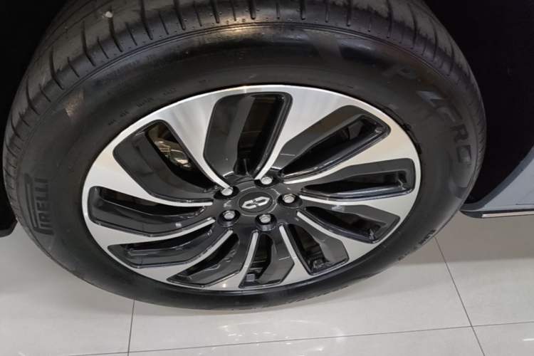 Used Hima AITO M7 2024 1.5T Rear-Drive Plus Version 5 Seats Left Front Wheel Hub