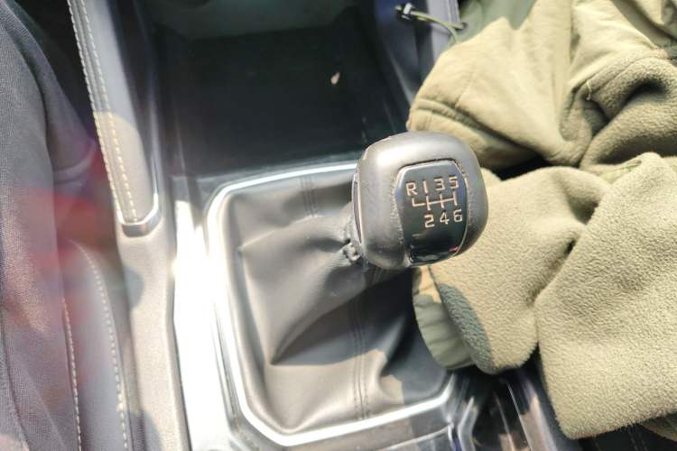 Used JMC Yuhu 9 2019 2.0T Manual Gasoline 4x4 Comfort Edition
