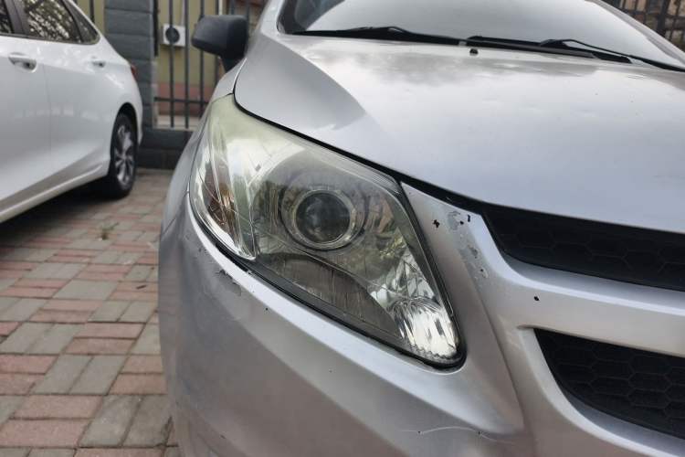 Used Chevrolet Sail 2013 Sedan 1.4L Manual Ideal Happiness Edition Right Front Headlight