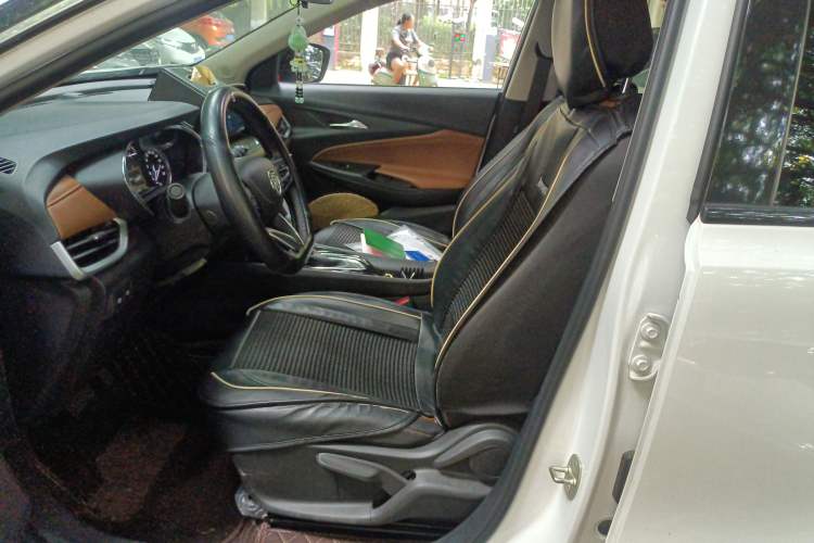 Used Buick Encore 2020 20T CVT Luxury Edition Left Front Seat