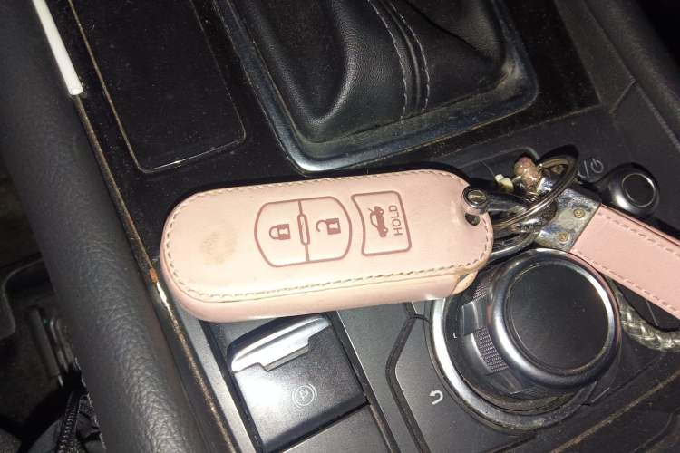 Used Mazda 3 Axela 2019 Cloud-Controlled Sedan 1.5L Automatic Luxury Model China VI Standard Vehicle Key