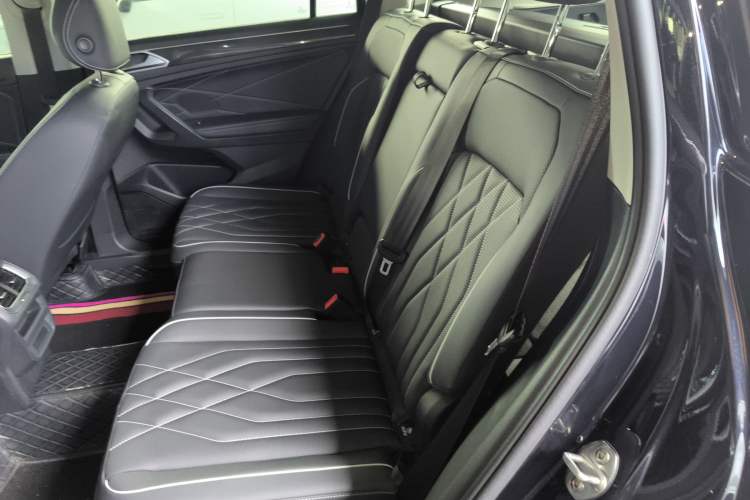 Used Volkswagen Tiguan L 2024 300TSI Automatic Two-Wheel Drive Smart Edition
