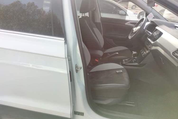 Used Volkswagen Tacqua 2021 200TSI DSG JoyConnect Edition Right Front Seat