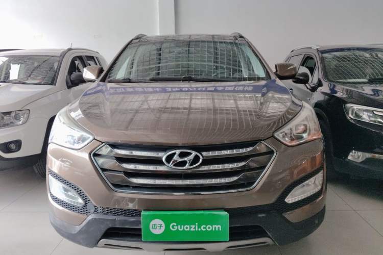Used Hyundai Santa Fe 2013 2.4L Automatic Two-Wheel Drive Smart Version Front