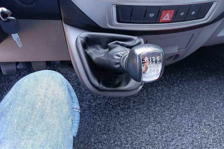 Used Dongfeng Yufeng Yufeng 2021 2.3T Power King Front-Drive Van Short Wheelbase Mid-Roof 3-Seater China VI Standard M9T