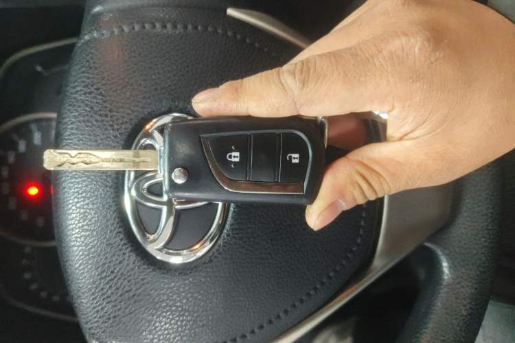 Used Toyota RAV4 2015 2.0L CVT Two-Wheel Drive Fashion Edition