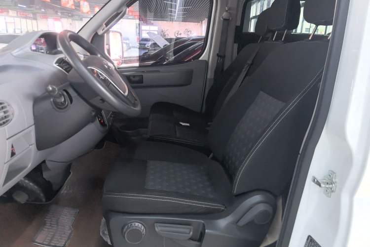 Used SAIC MAXUS Xintu V80 2021 2.0T PLUS AMT City Edition Short Wheelbase Ultra-Low Roof 5/6-Seater
