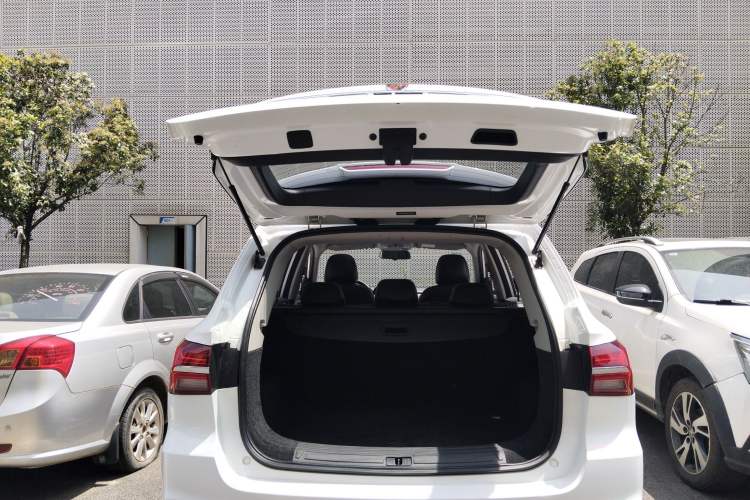 Used Roewe RX5 2016 20T Two-Wheel Drive Automatic Internet Smart Edition
