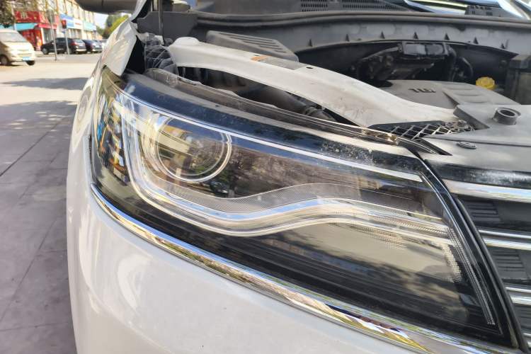 Used Roewe RX5 2016 20T Two-Wheel Drive Manual Transmission Internet Smart Edition
