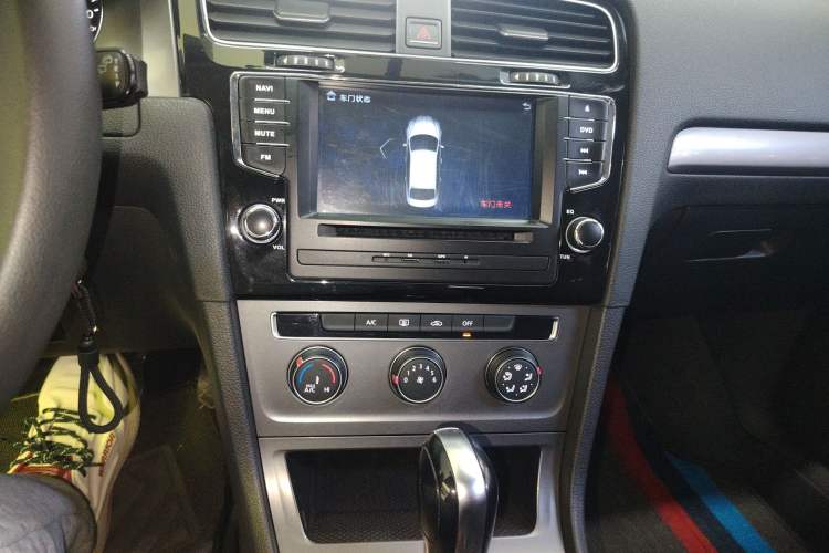 Used Volkswagen Golf 2016 1.6L Automatic Fashion Model
