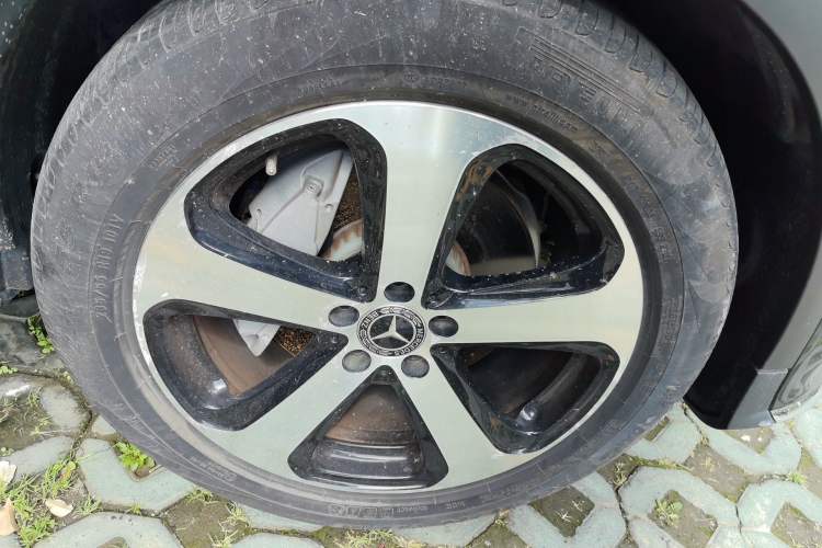 Used Mercedes-Benz GLC 2019 GLC 260 4MATIC Luxury Model Right Front Wheel Hub