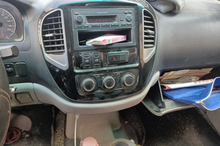 Used FORTHING Lingzhi 2017 M3L 1.6L 7-Seater Comfort Model Audio And AC Panel