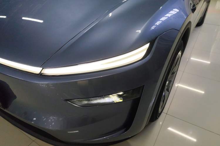 Used Tesla Model Y L 2025 Model Long-Range All-Wheel-Drive Version
