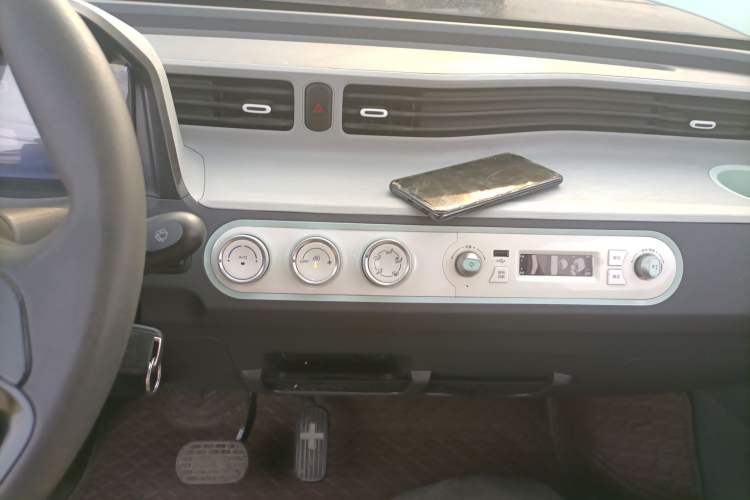 Used Wuling Hongguang MINIEV 2021 Macaron Fashion Edition Lithium-Ion Battery Audio And AC Panel