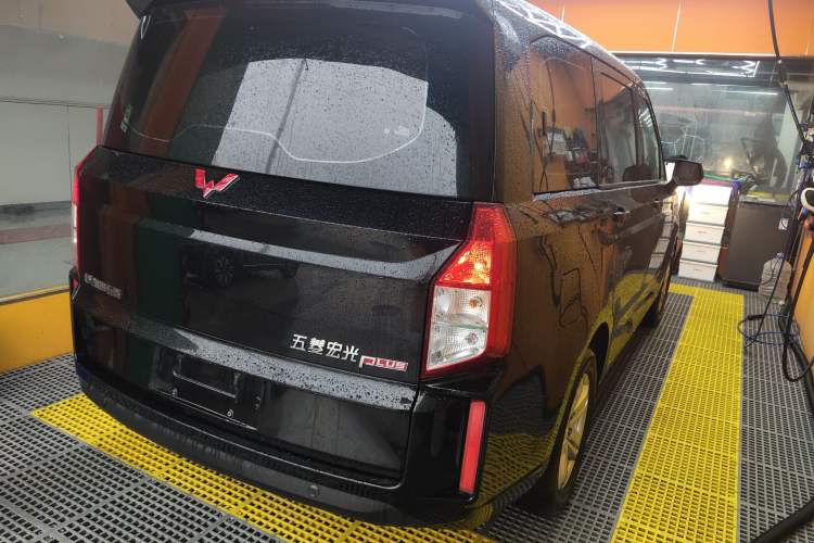 Used Wuling Hongguang PLUS 2020 1.5L Manual Comfort 7-Seater
