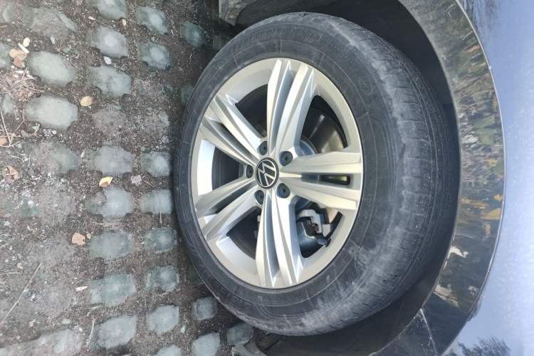 Used Volkswagen Magotan 2023 2 Million Units Limited-Edition 280TSI DSG Comfort Version Right Front Wheel Hub