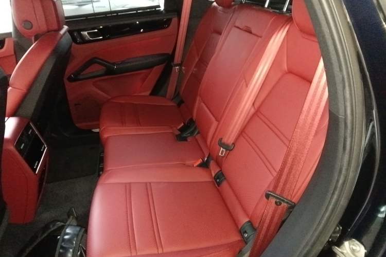 Used Porsche Cayenne E-Hybrid 2023 Cayenne E-Hybrid 2.0T Platinum Edition Left Rear Seat