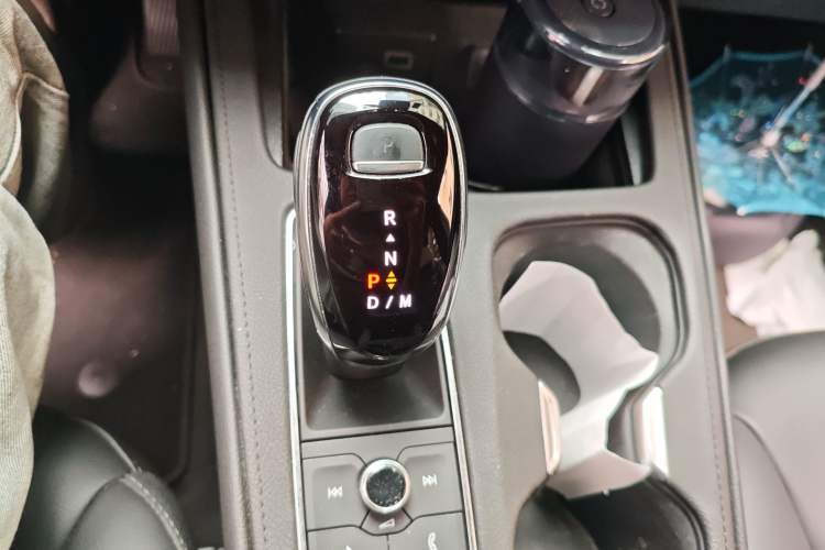 Used Cadillac XT4 2022 28T Two-Wheel-Drive Luxury Version Gear Lever