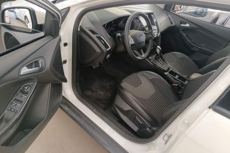 Used Ford Focus 2017 Hatchback 1.6L Automatic Fashion Edition Smart Drive Version
