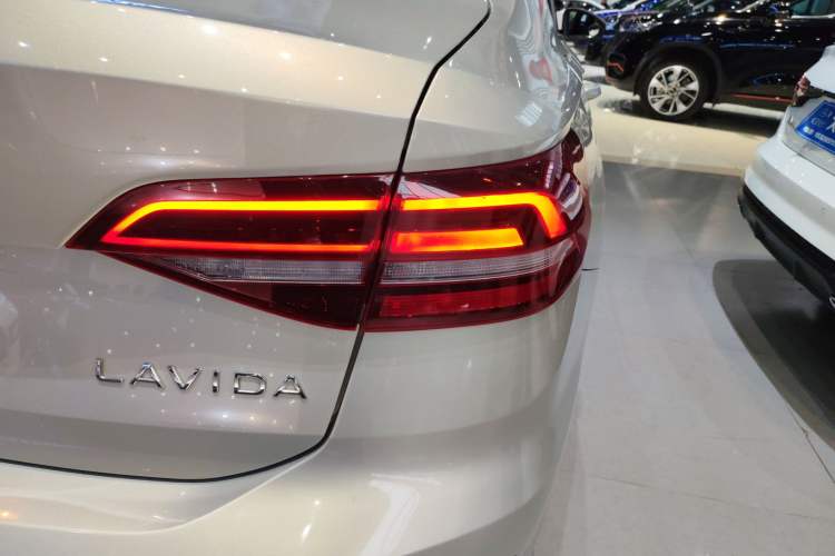 Used Volkswagen Lavida 2022 1.5L Automatic Comfort Edition Right Rear Taillight
