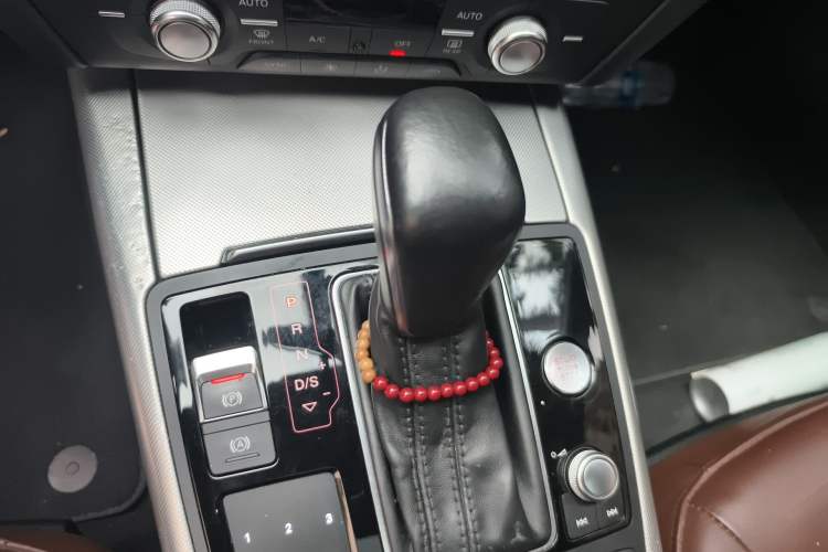 Used Audi A6L 2018 30th Anniversary Edition 45 TFSI quattro Sport model Gear Lever