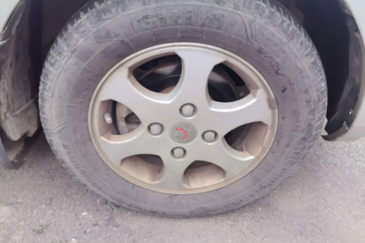 Used Wuling Hongguang 2010 1.4L Luxury Model Right Front Wheel Hub